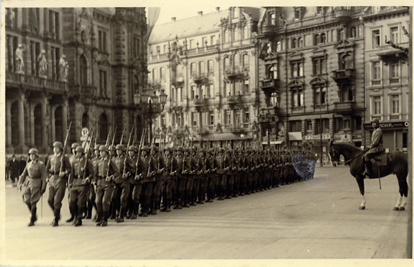 Schloßplatz Wehrmacht um 1938
